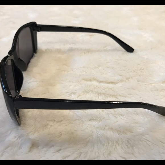 sunnies - Picture 4 of 5